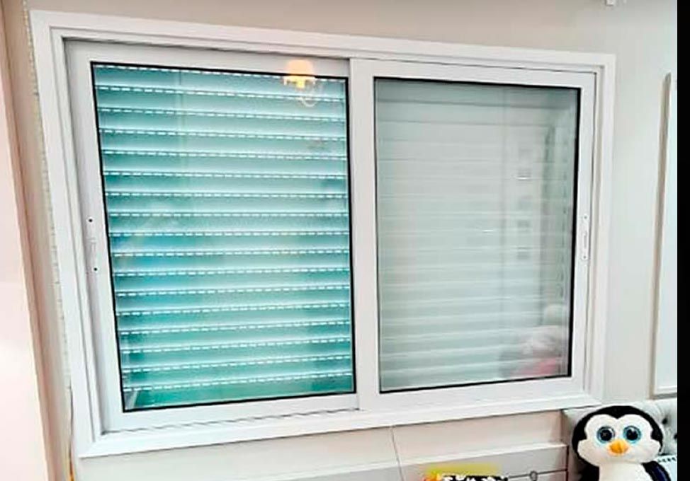 Janela acústica de correr instalada em quarto infantil